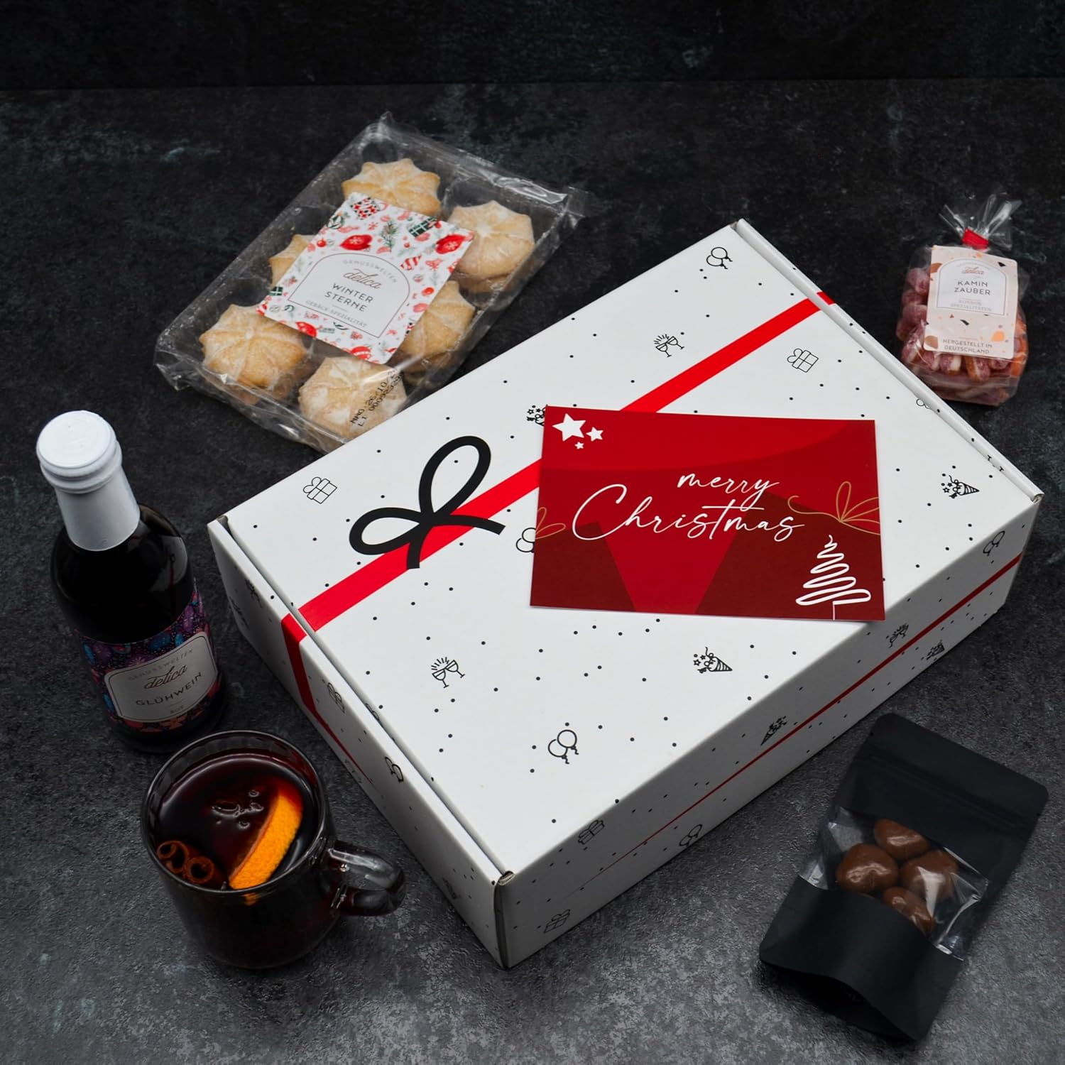 Geschenkset „Glühwein & Schokolade“ | Weihnachten Präsentkorb gefüllt mit Wein, Keksen, Schokolade Pralinen & Grußkarte – Bild 3