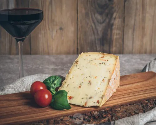 Oskamp´s Münsterländer Hofkäse mit Tomate & Basilikum